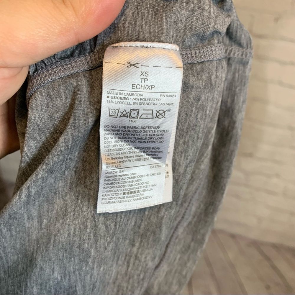 Maternity GapFit Breathe Racerback Tank Top Gray size XS - Picture 7 of 8